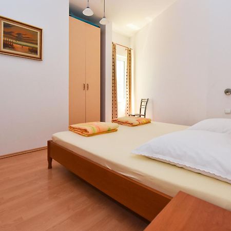 Apartments Smoky Новаля Екстериор снимка