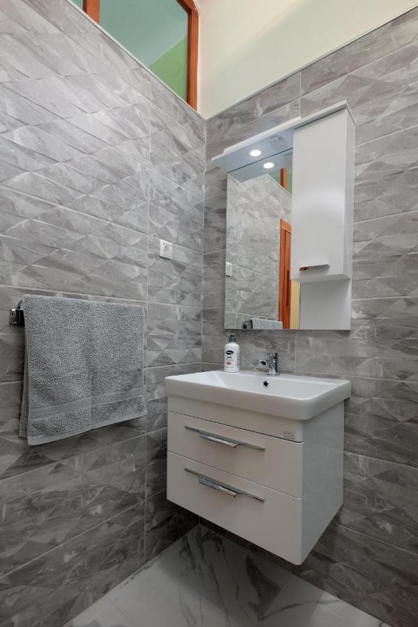 Apartments Smoky Новаля Екстериор снимка