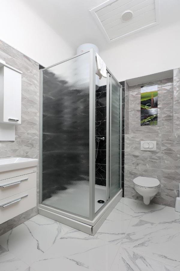 Apartments Smoky Новаля Екстериор снимка