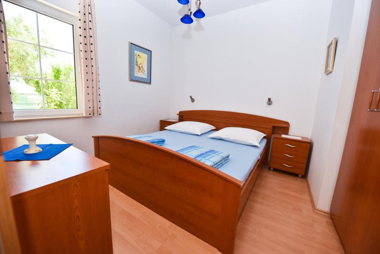 Apartments Smoky Новаля Екстериор снимка