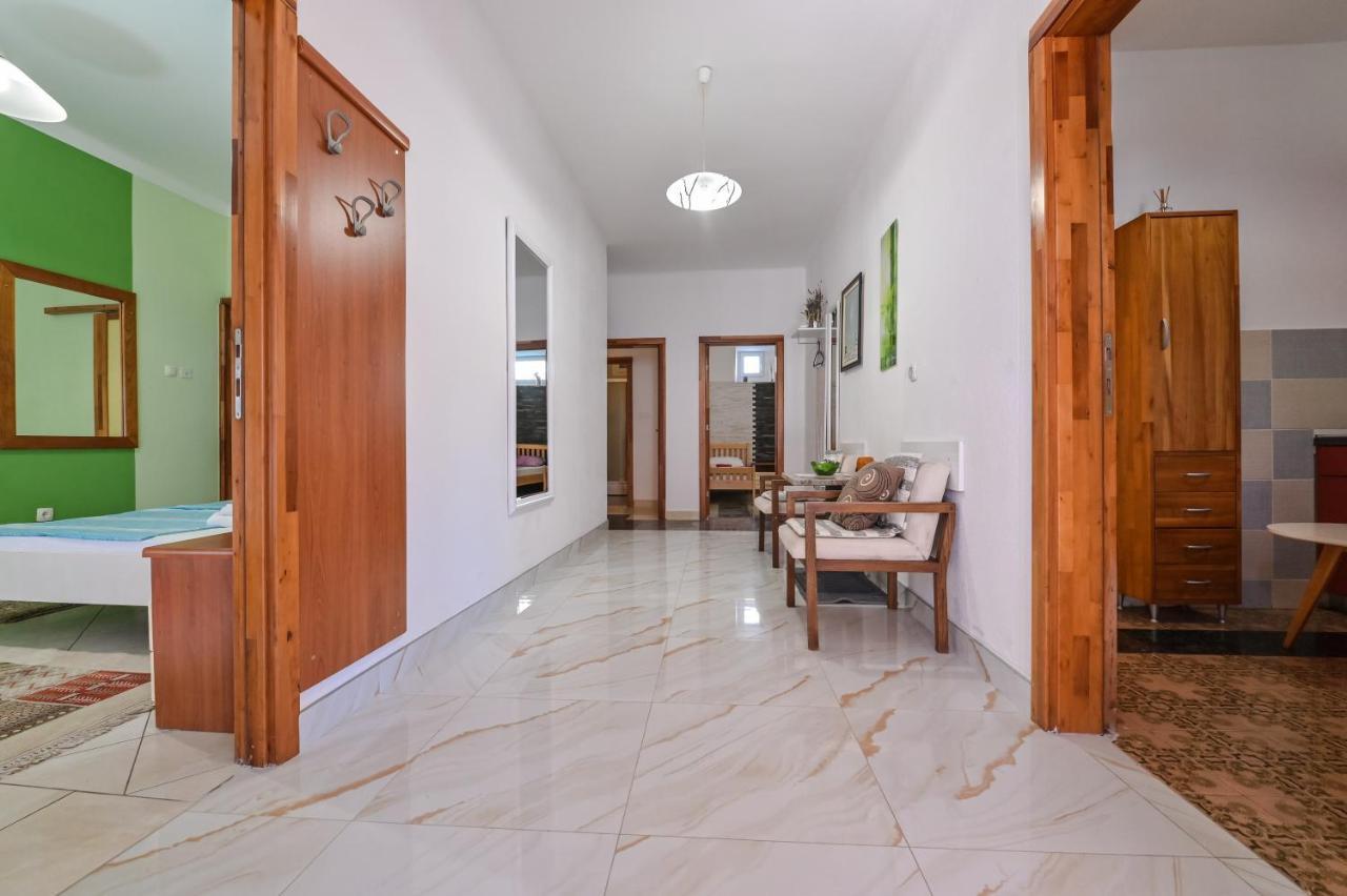 Apartments Smoky Новаля Екстериор снимка