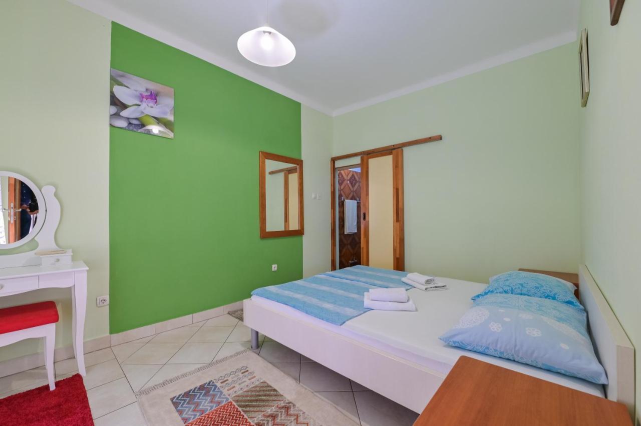 Apartments Smoky Новаля Екстериор снимка