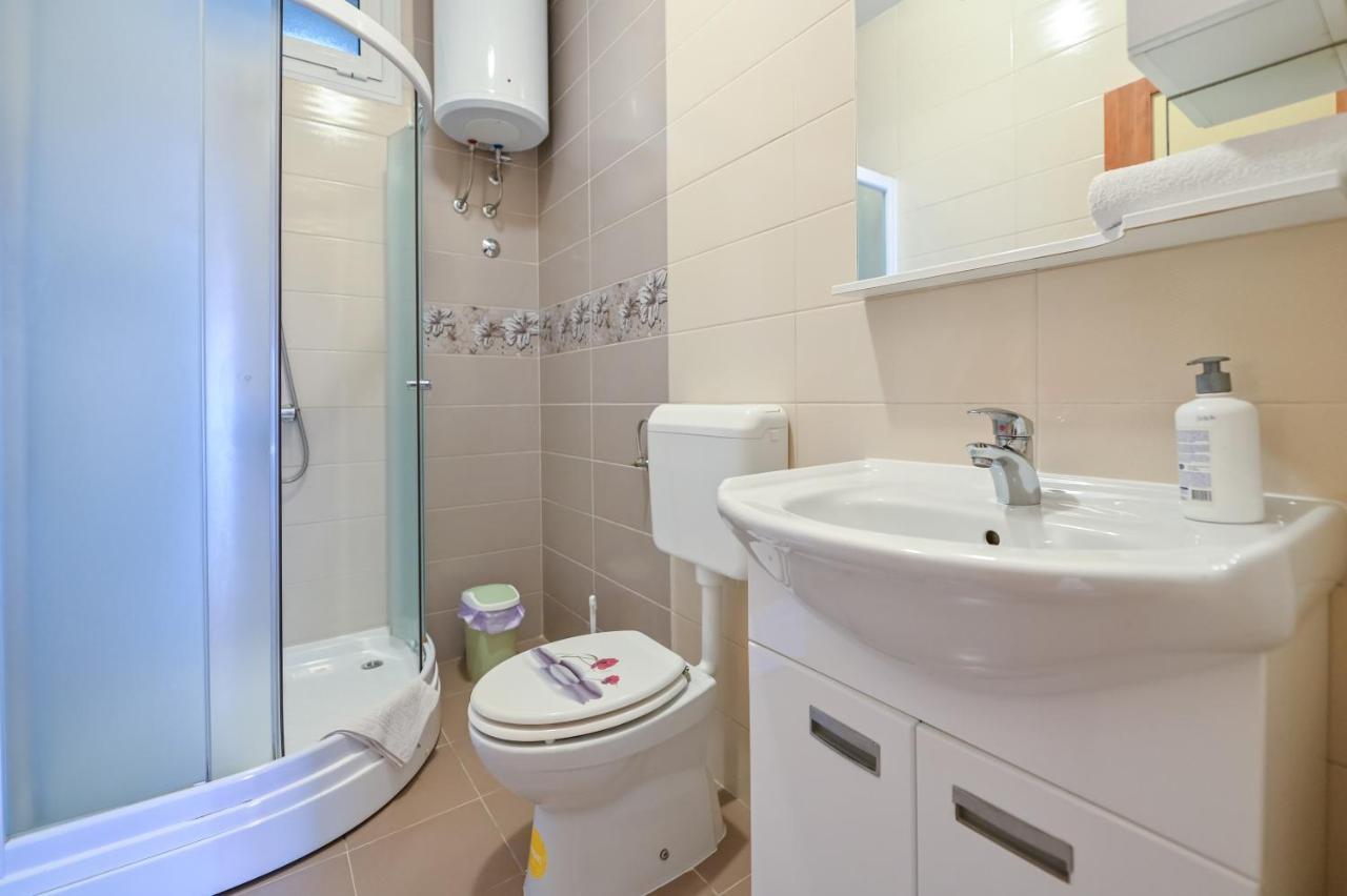 Apartments Smoky Новаля Екстериор снимка