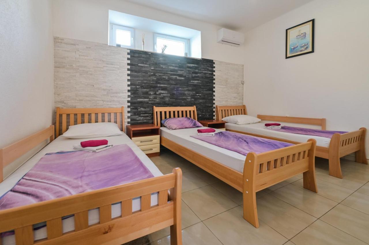 Apartments Smoky Новаля Екстериор снимка