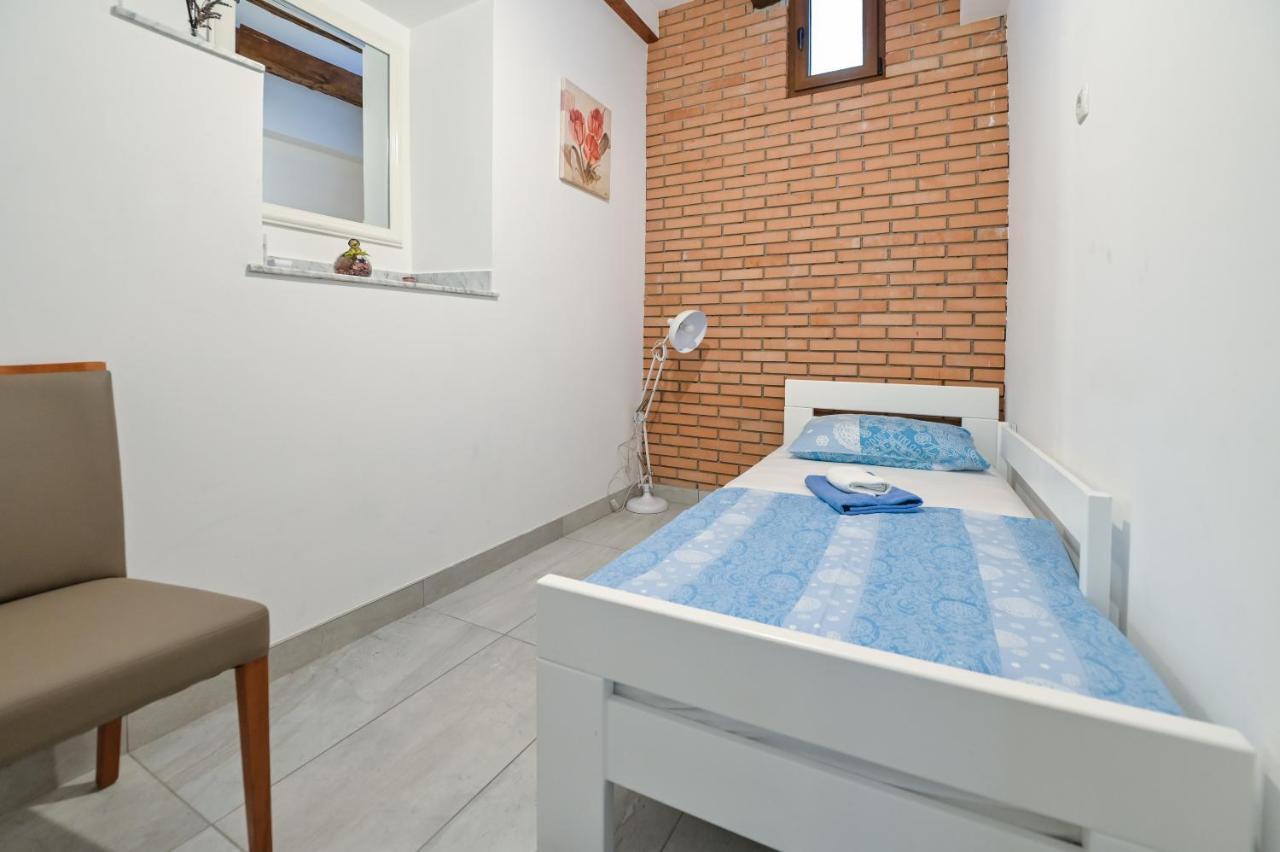 Apartments Smoky Новаля Екстериор снимка
