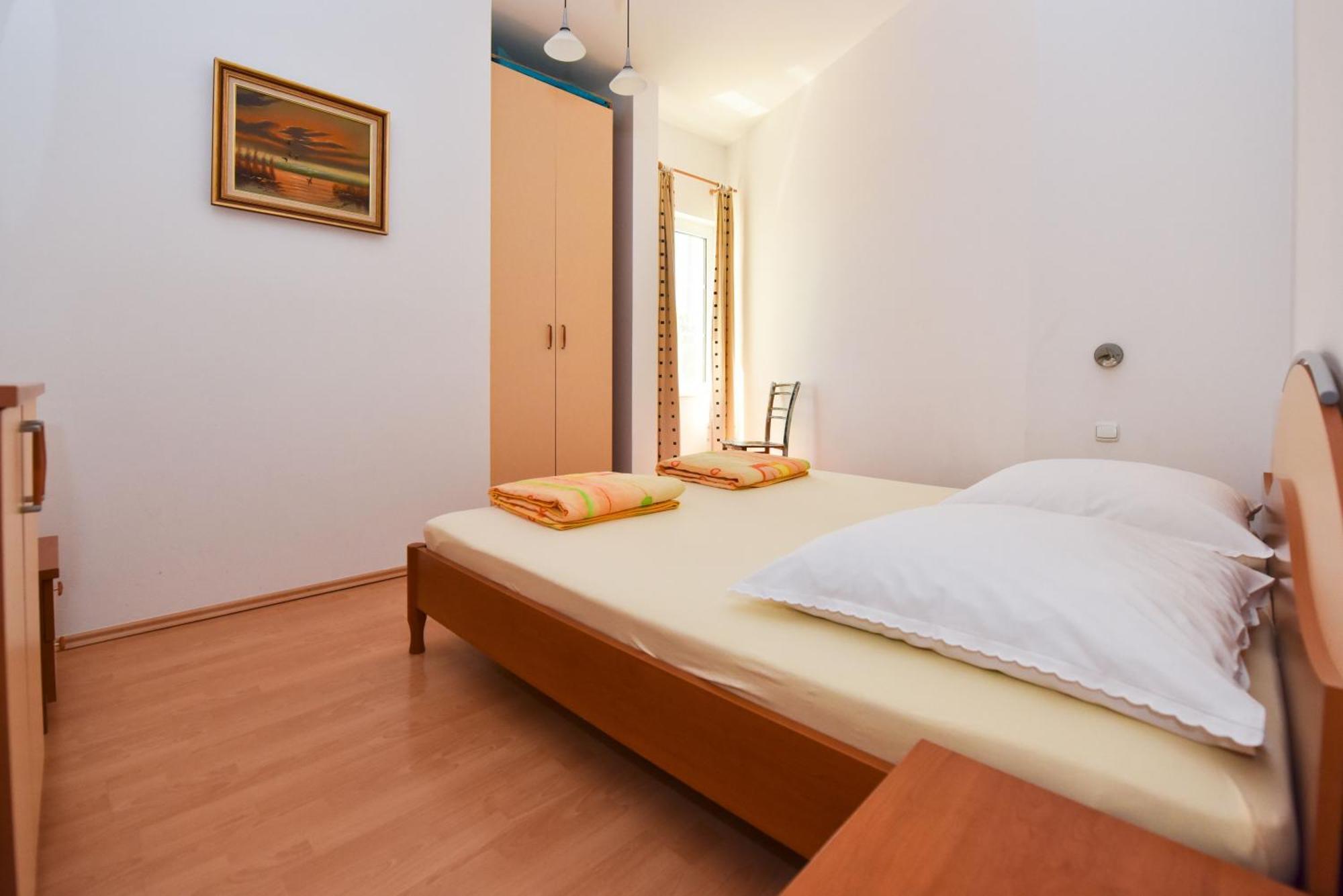 Apartments Smoky Новаля Екстериор снимка
