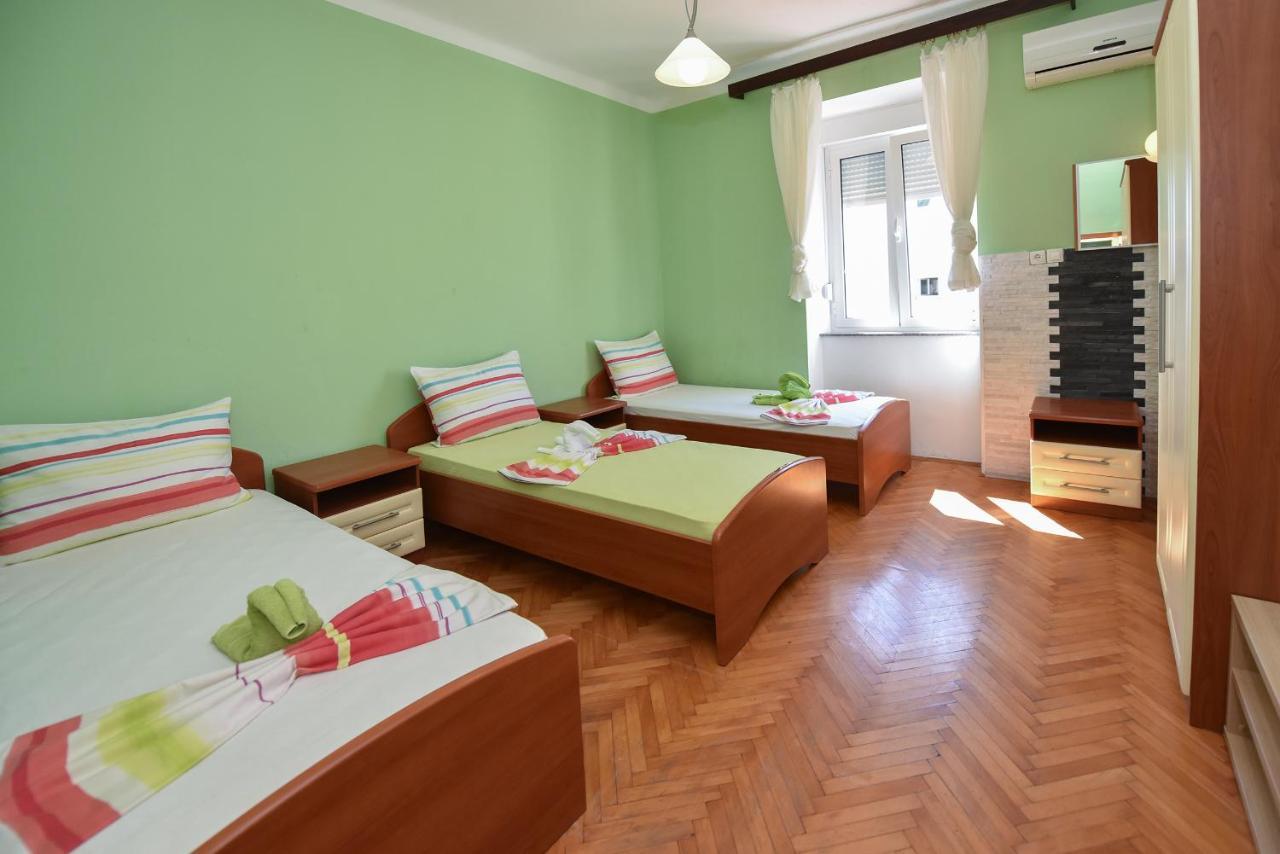 Apartments Smoky Новаля Екстериор снимка
