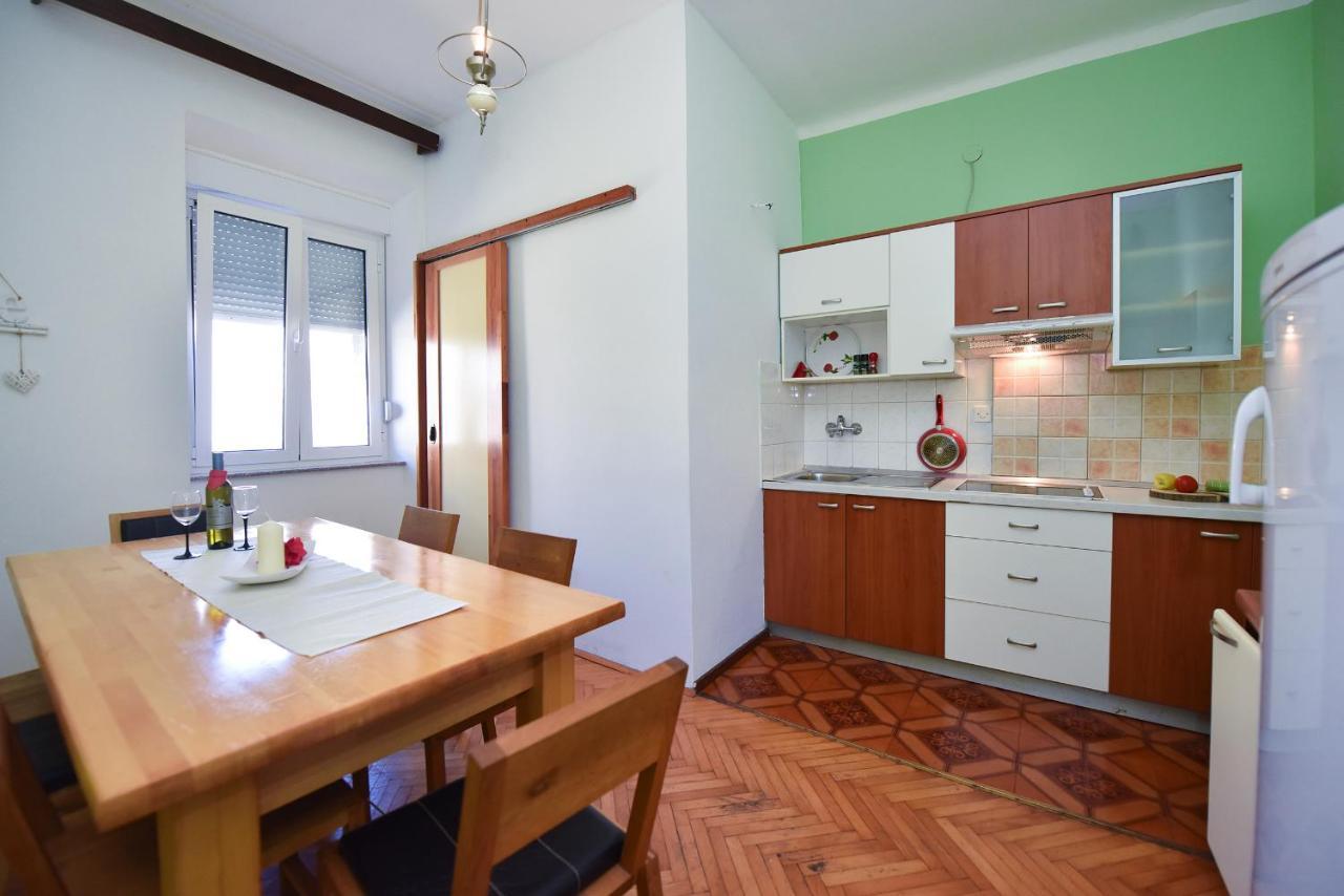 Apartments Smoky Новаля Екстериор снимка