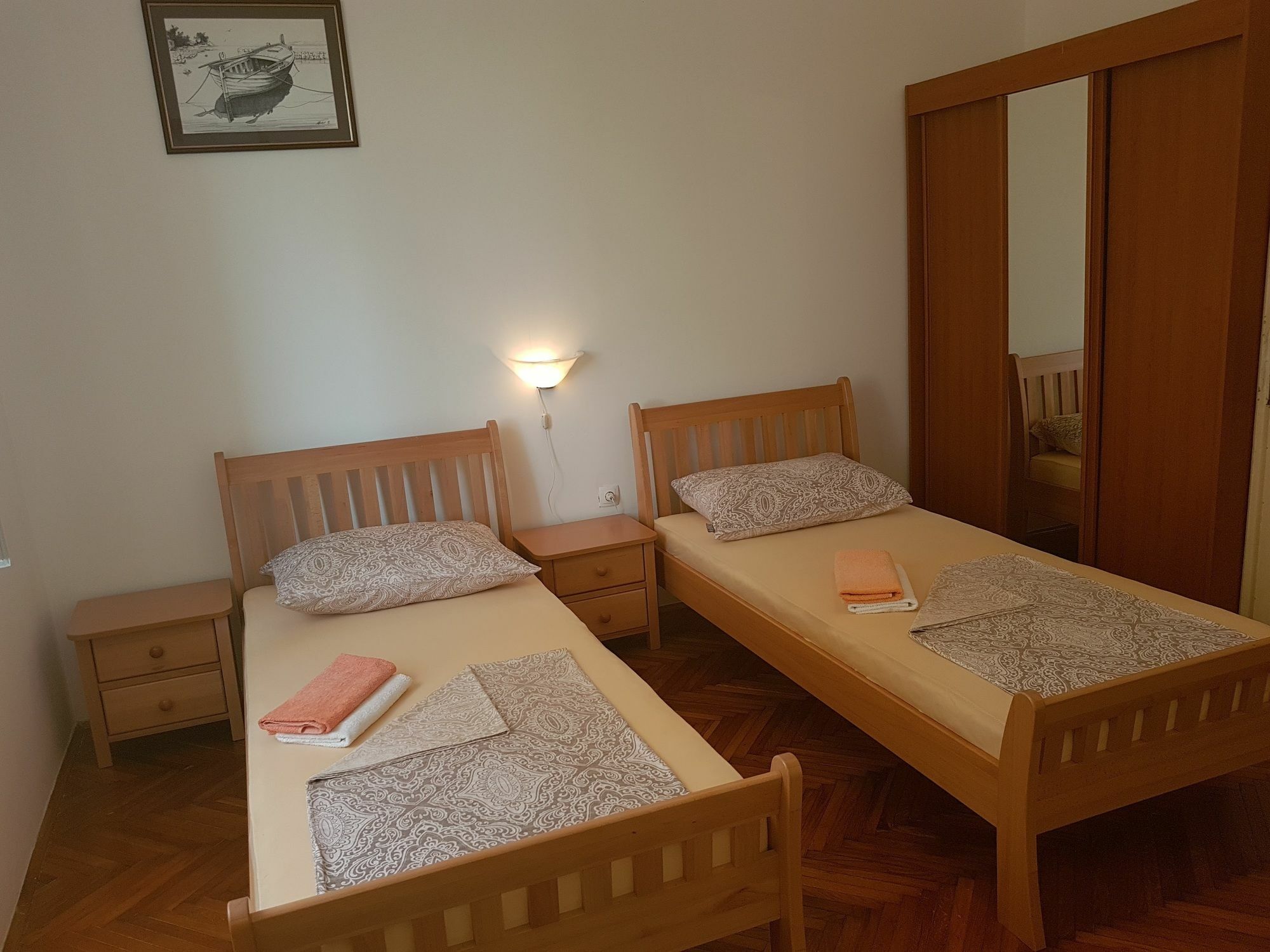 Apartments Smoky Новаля Екстериор снимка